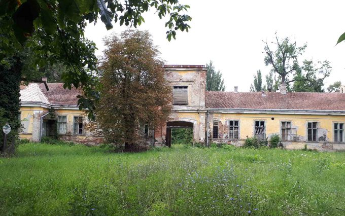 Wenckheim Mansion in Gerla Photo: Wikipedia / Tothh417
